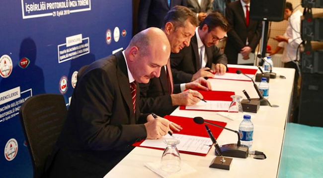 Bakanlar, TRT Genel Müdürü ve öğrenciler trafik dersinde buluştu