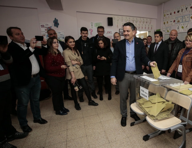 Bakanlar oylarını kullandı