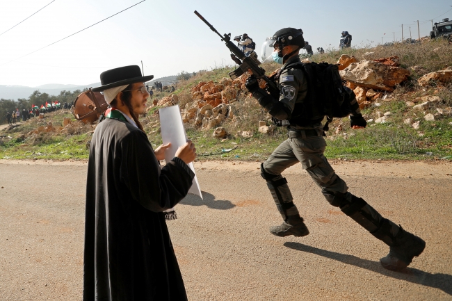 Gösteriye, Filistin’e verdikleri destekle bilinen Ortodoks Yahudi “Neturei Karta” cemaati üyeleri de katıldı. | Fotoğraf: Reuters