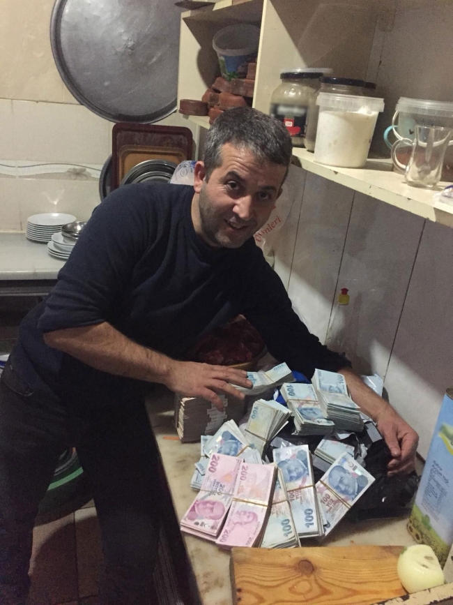 Gıda siparişi verdi; içinden 300 bin lira çıktı