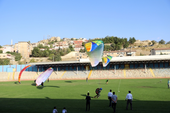 Mardin'de "yamaç paraşütü" eğitimi