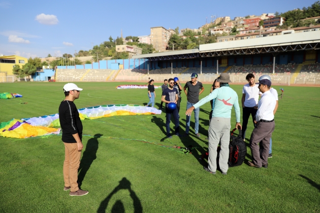 Mardin'de "yamaç paraşütü" eğitimi