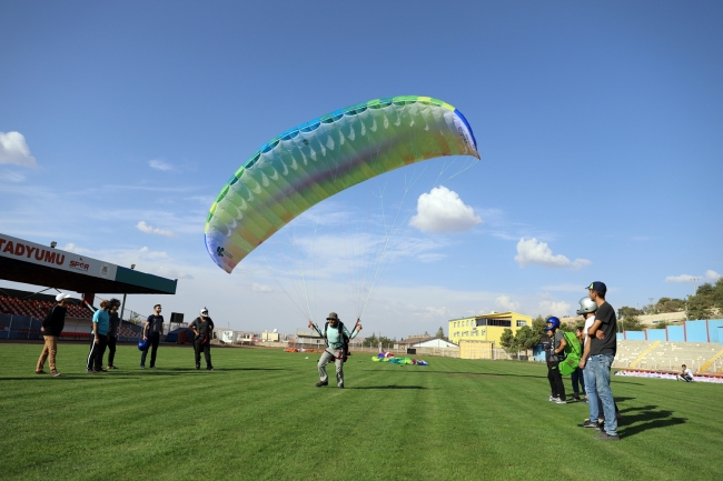 Mardin'de "yamaç paraşütü" eğitimi