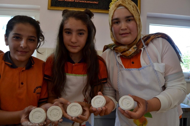 Parayı bulan uygarlığın simgesi ile gelir elde ediyorlar