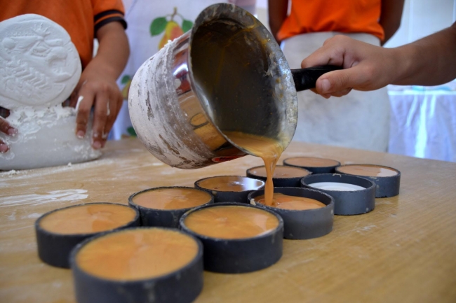 Parayı bulan uygarlığın simgesi ile gelir elde ediyorlar