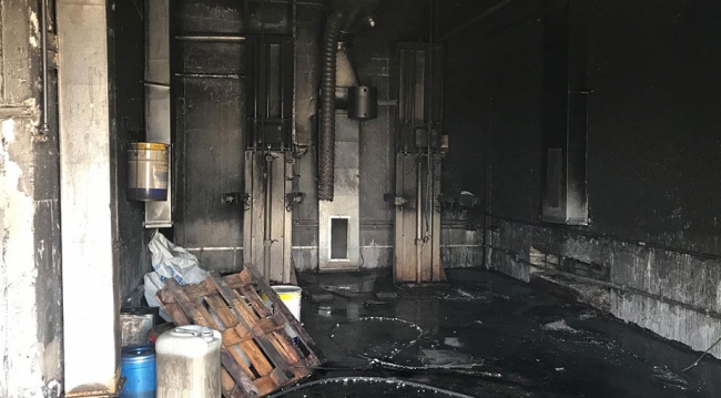 Eski ambalaj fabrikasında patlama