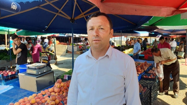 Semt pazarının bereket duasını zabıta memuru yaptırıyor