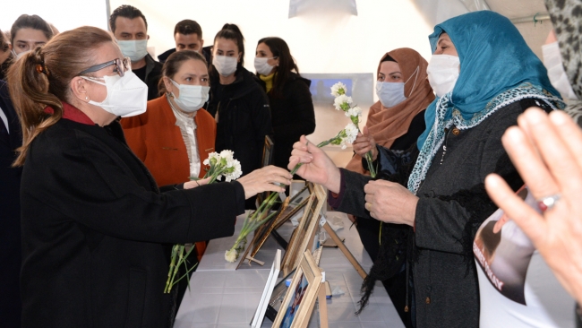 Ticaret Bakanı Pekcan'dan Diyarbakır annelerine ziyaret