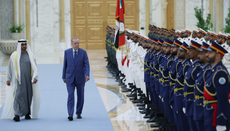 Cumhurbaşkanı Erdoğan BAE'de resmi törenle karşılandı - Son Dakika Haberleri