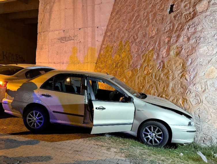 Kırıkkale'de iki otomobilin çarpıştığı kazada 2 kişi yaralandı