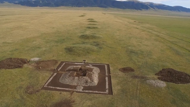 Kazakistan'da Saka dönemine ait bine yakın eser bulundu