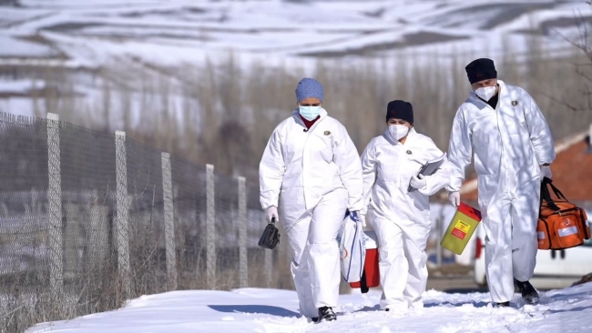 Aşı ekibi kar kış dinlemiyor, şifa dağıtıyor