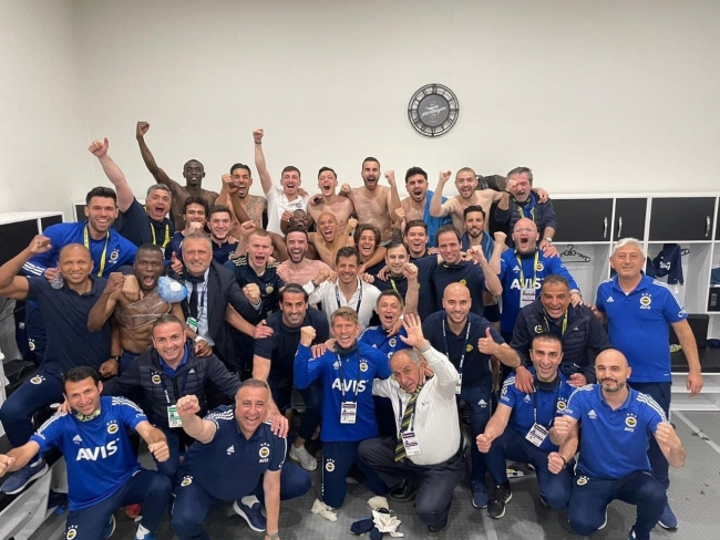 Fenerbahçe uzatmada zirveye tutundu