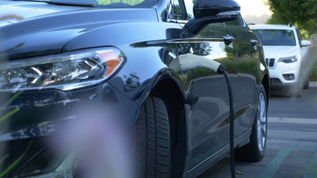 Bu otomobilin kaputu açılmıyor