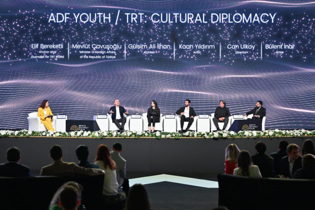 TRT dizilerinin oyuncuları Antalya Diplomasi Forumu’nda kültürel diplomasiyi tartıştı