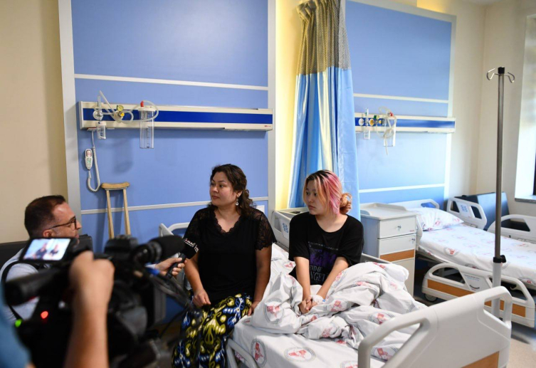 Türk doktor Kırgız öğrenciye şifa oldu