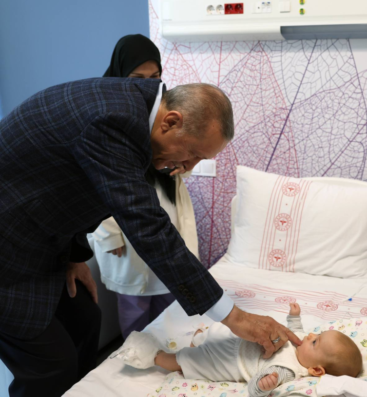 Erdoğan'dan Kocaeli Şehir Hastanesi'ndeki hastalara ziyaret