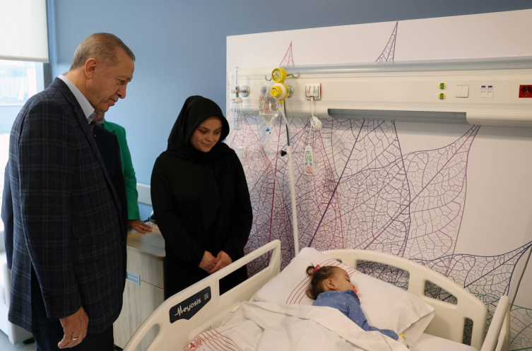 Erdoğan'dan Kocaeli Şehir Hastanesi'ndeki hastalara ziyaret