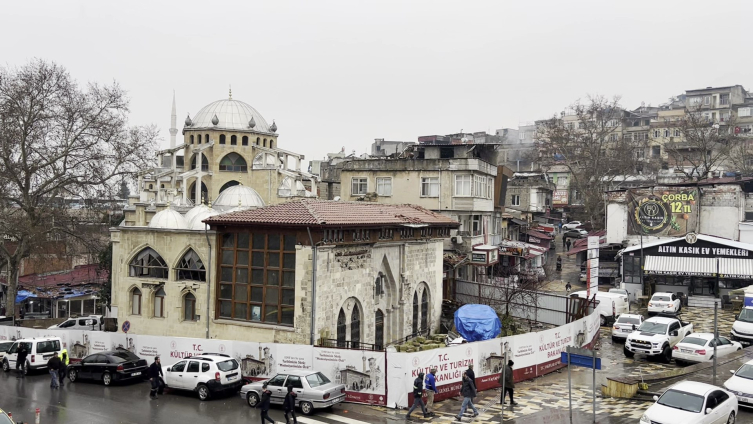 Asrın felaketinin izleri tarihi yapılardan temizleniyor
