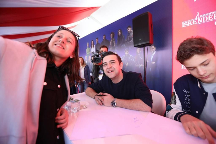 Tozkoparan İskender’in oyuncuları TEKNOFEST’te hayranlarıyla buluştu