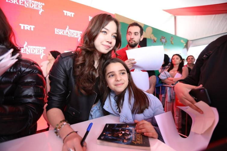 Tozkoparan İskender’in oyuncuları TEKNOFEST’te hayranlarıyla buluştu