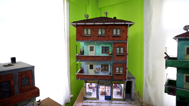 Eski binaları diorama sanatıyla günümüze taşıyor