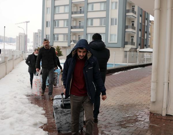 Dün taburcu olan Asiye ve ailesi polisevine yerleştirildi