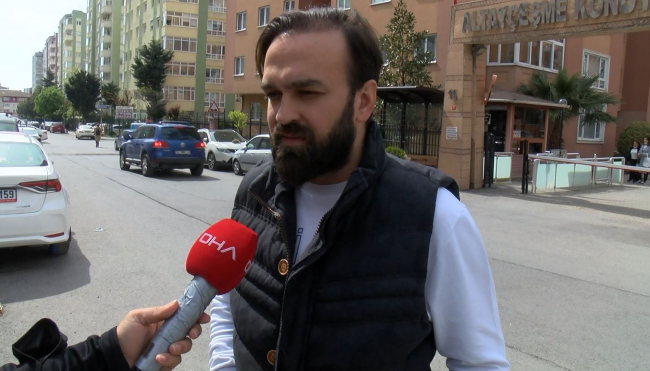 Köpeklerin saldırısından otomobilin üzerine çıkarak kurtuldu