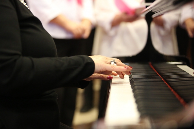 Kanseri müzikle yenen kadınların öyküsü