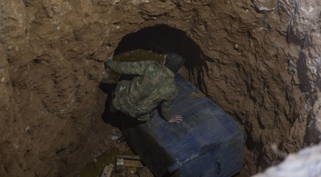 Üs bölgesindeki Türk tankları görüntülendi