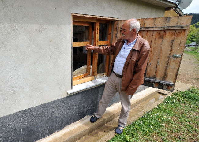 PKK'lı teröristler yayla evlerinden erzak çaldı