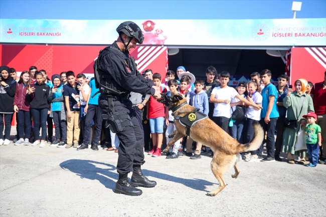 TEKNOFEST'te asker ve polise yoğun ilgi