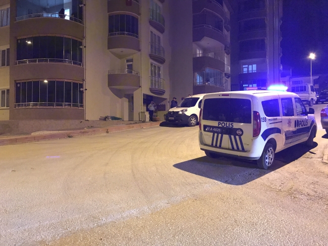 8 aylık hamile eşini öldürüp kaçtı