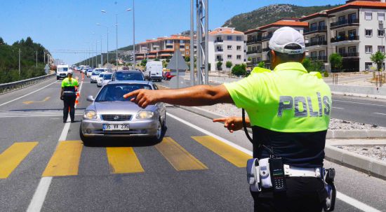 Polis ekiplerinden sürücülere "şeker molası"