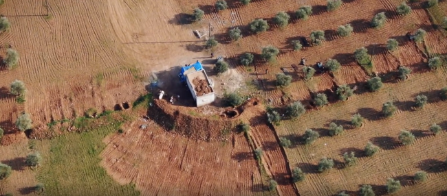 Teröristler kaçacak delik 'açıyor': Münbiç'te terör tünelleri görüntülendi