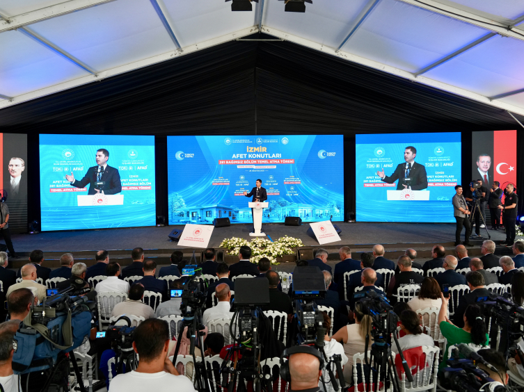 Bakan Kurum: Deprem konutları da bitecek, yangın bölgesindeki evler de zamanında teslim edilecek