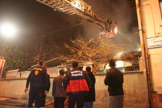 Konya'da 90 yıllık camide yangın