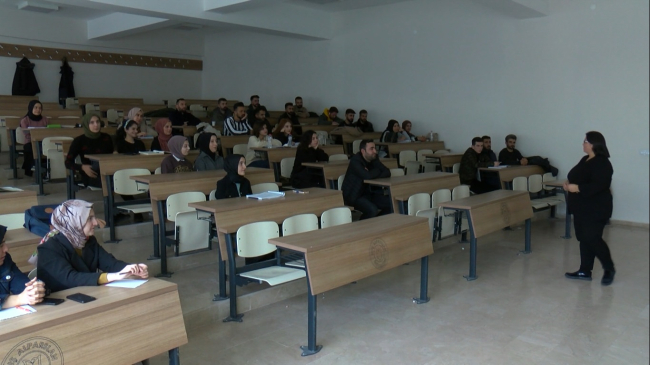 Profesörlük hayali için 3 fakülteden mezun oldu