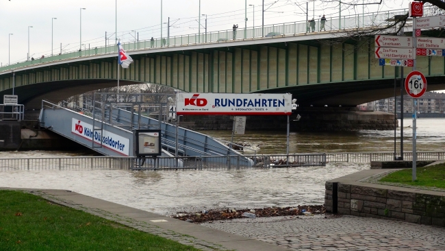 Ren Nehri'nin su seviyesi 9 metreye yaklaştı