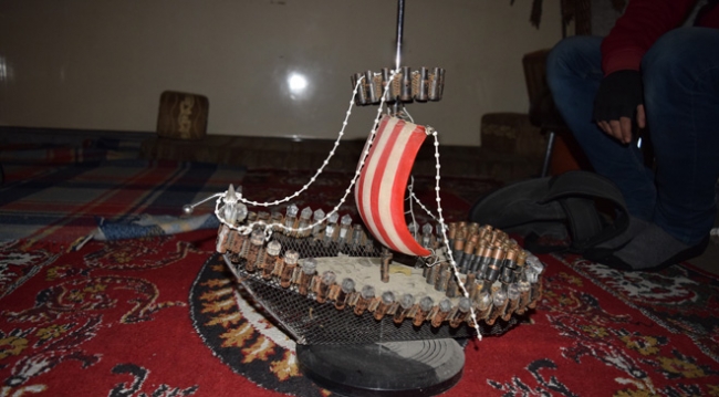 Savaşın artık mühimmatından sanat çıkardı