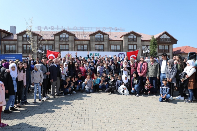 Afrinli çocuklar 23 Nisan'ın keyfini Rize'de çıkardı