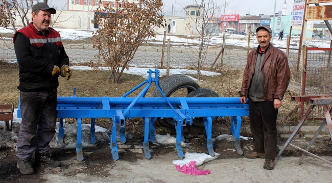 Raylardan tarım aletleri yapıyor