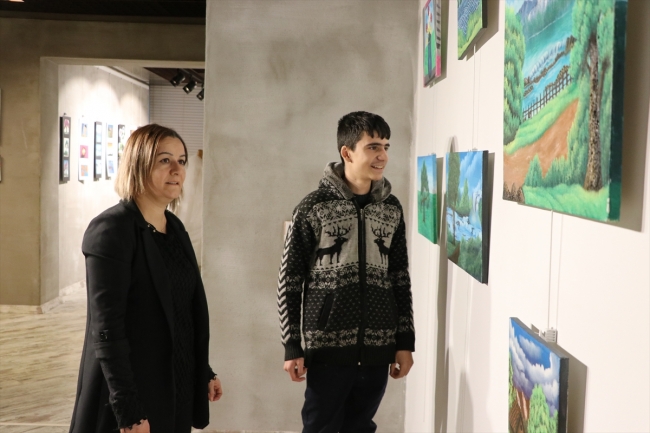 Bob Ross'tan etkilenip ressamlık hayali kurmaya başladı