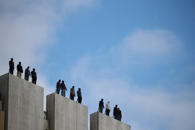 İngiltere'de heykellerle intihar önlemi