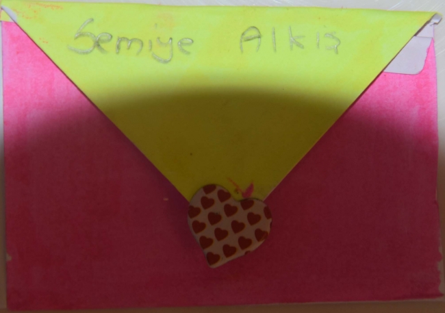 Reyhanlı'da minik öğrencilerden Mehmetçiğe mektup