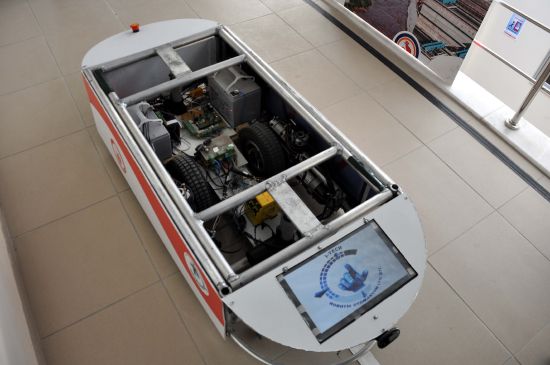 Hasta yemeklerini artık robotlar taşıyacak