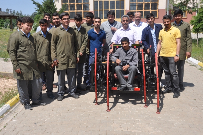Liseli gençlerden"mayın arama robotu"