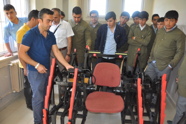 Liseli gençlerden"mayın arama robotu"