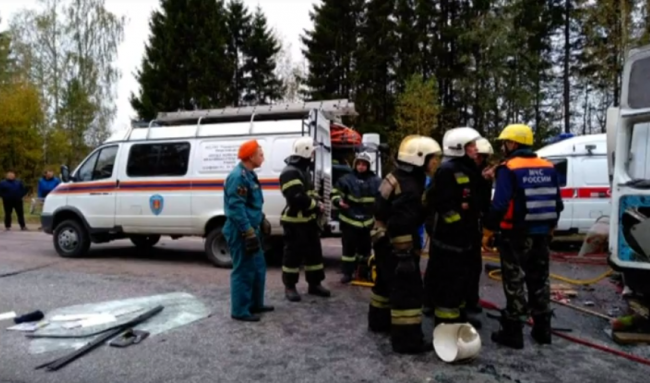 Rusya'da minibüs ile otobüs çarpıştı: 13 ölü, 4 yaralı