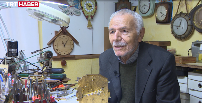 65 yıldır akrep ile yelkovana hayat veriyor